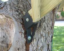 Support bracket on level 1